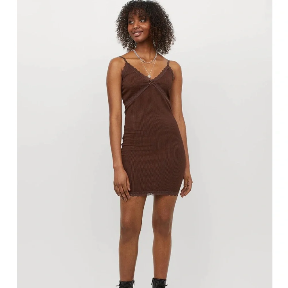 H&M Choco Dress with Lace Trims - Picture 2 of 6